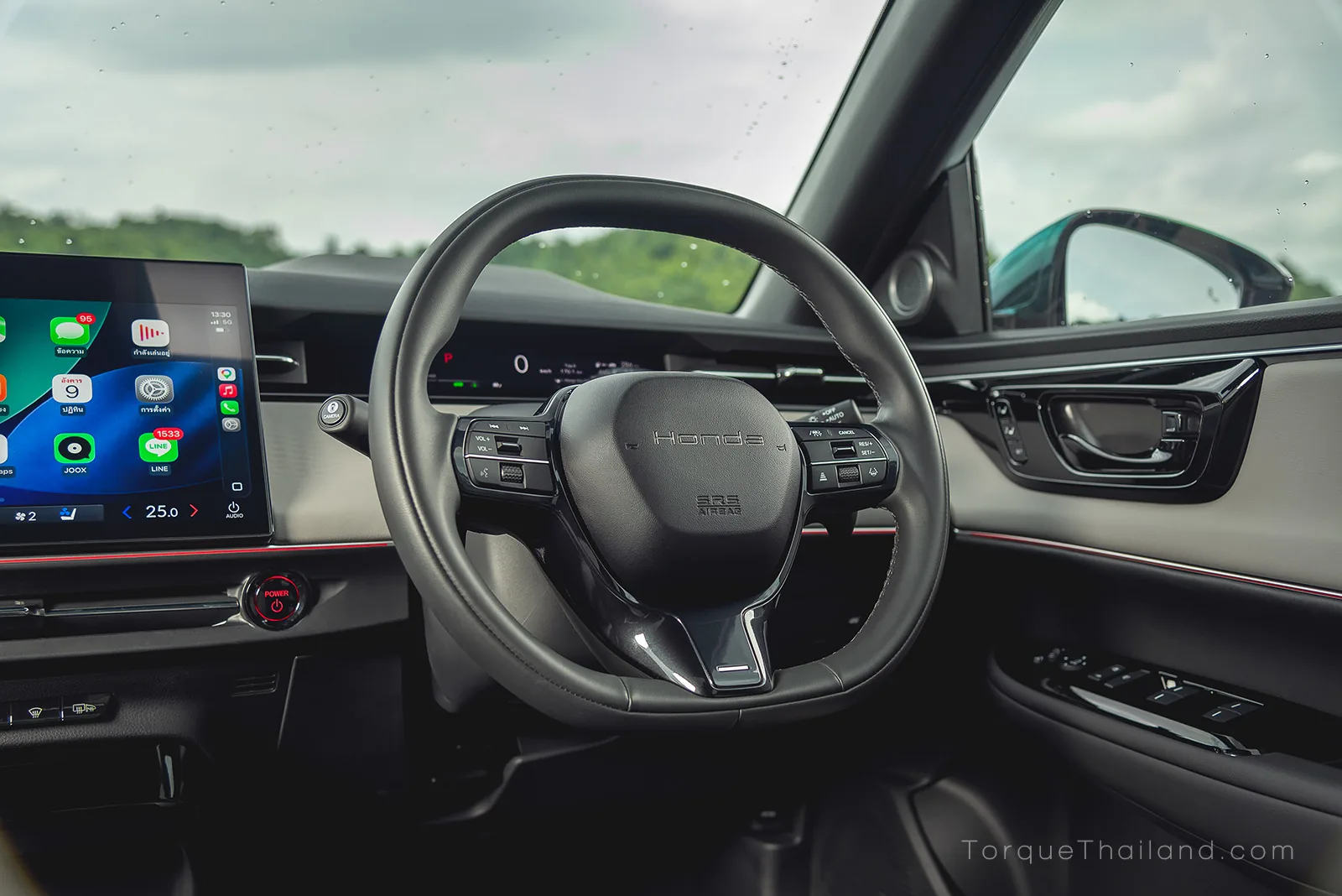 พวงมาลัยระบบบังคับเลี้ยวไฟฟ้าดีไซน์ใหม่สำหรับรถกลุ่ม EV ตัวอักษร HONDA แทนตราสัญลักษณ์ H สำหรับปรับน้ำหนักตามแต่ละย่านความเร็ว