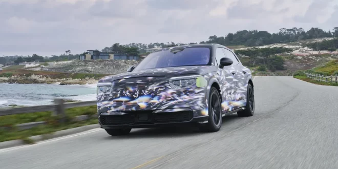Bentley Torcal เวอร์ชันต้นแบบพรางตัวขณะวิ่งทดสอบริมชายฝั่ง มุมด้านหน้าสามส่วน
