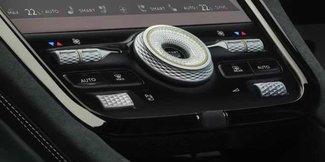 คอนโซลกลางภายใน Bentley Torcal พร้อมปุ่มควบคุมระบบปรับอากาศและปุ่มสตาร์ตแบบหมุน