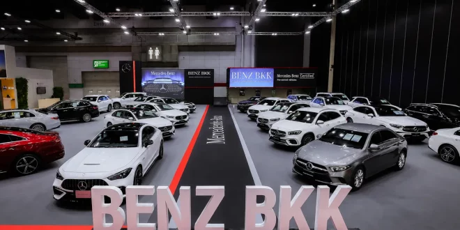 ภาพมุมกว้างบูธ BENZ BKK ในงาน BIG MOTOR SALE 2026 พร้อมรถ Mercedes-Benz หลายคันและป้าย BENZ BKK ด้านหน้า