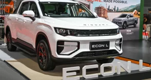 GEELY RIDDARA ECON L สีขาว มุมด้านหน้า 3/4 จัดแสดงภายในงาน BIG Motor Sale 2026