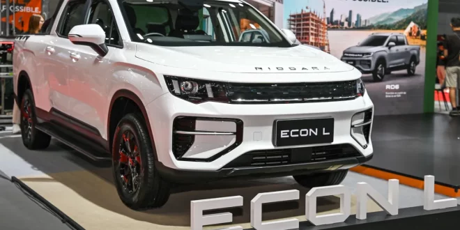 GEELY RIDDARA ECON L สีขาว มุมด้านหน้า 3/4 จัดแสดงภายในงาน BIG Motor Sale 2026
