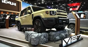 iCAUR V27 REEV มุมด้านหน้าสามส่วนสี่ จัดแสดงภายในบูท iCAUR ในงาน BIG MOTOR SALE 2026