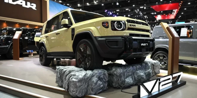 iCAUR V27 REEV มุมด้านหน้าสามส่วนสี่ จัดแสดงภายในบูท iCAUR ในงาน BIG MOTOR SALE 2026
