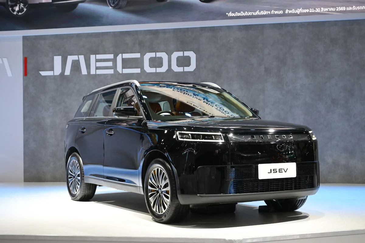 JAECOO 5 EV ULTRA สีดำ JAECOO 5 EV ULTRA สีดำมุมด้านหน้าสามส่วนสี่ จัดแสดงภายในงาน BIG MOTOR SALE 2026