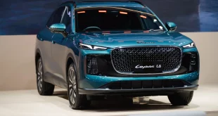LEPAS L8 สีเขียวอมฟ้า มุมด้านข้างค่อนไปทางด้านหลัง จัดแสดงภายในงาน BIG MOTOR SALE 2026