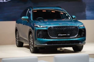 LEPAS L8 สีเขียวอมฟ้า มุมด้านข้างค่อนไปทางด้านหลัง จัดแสดงภายในงาน BIG MOTOR SALE 2026