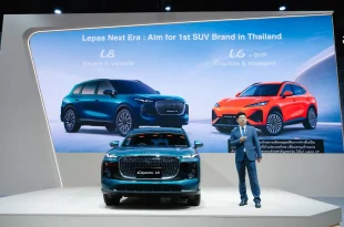 เวทีนำเสนอ LEPAS L8 และ LEPAS L6 SIVP ภายในงาน BIG MOTOR SALE 2026 พร้อมรถ LEPAS L8 และผู้บรรยายบนเวที