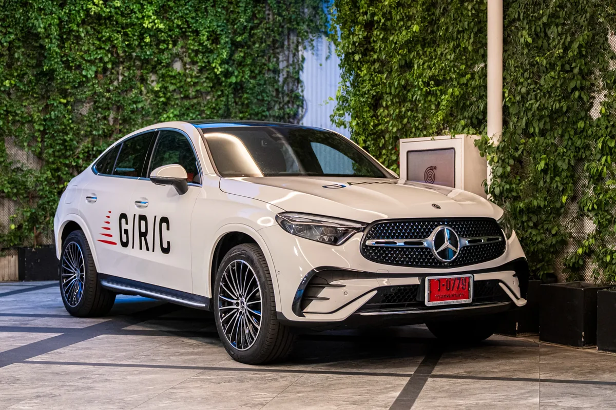 รถจัดแสดงในงาน Mercedes-Benz x Garmin Run Club รถ Mercedes-Benz ติดกราฟิก G/R/C จัดแสดงภายในงาน Mercedes-Benz x Garmin Run Club