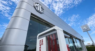 อาคารโชว์รูมและศูนย์บริการ MG พร้อมโลโก้แบรนด์บริเวณด้านหน้า