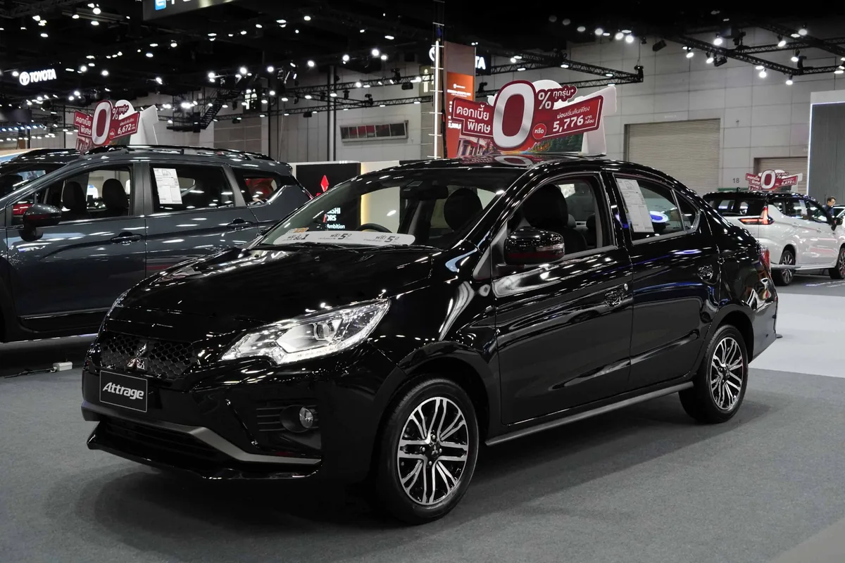 Mitsubishi Attrage Mitsubishi Attrage สีดำ จัดแสดงภายในบูธ Mitsubishi Motors