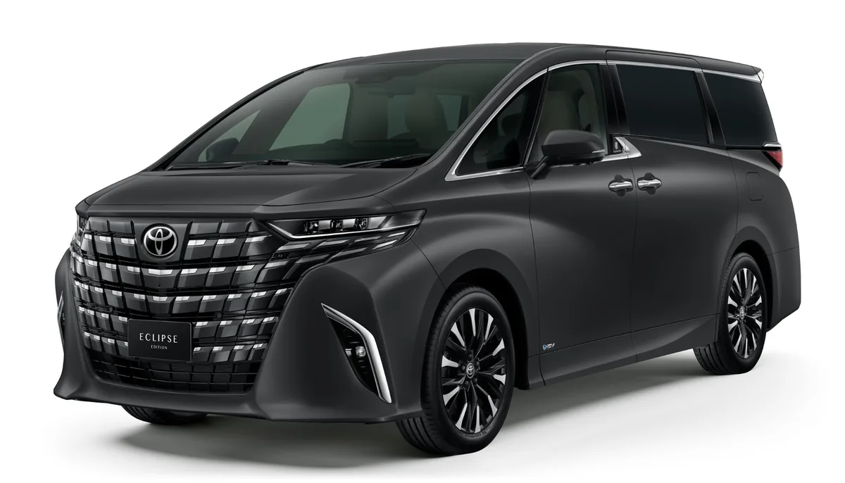 Toyota Alphard Eclipse Edition Neutral Black Toyota Alphard Eclipse Edition สี Neutral Black พร้อม Matte Paint Protection Film มุมด้านหน้าเฉียง