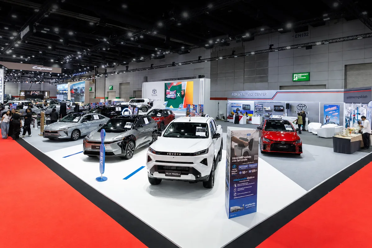 บูท Toyota ในงาน BIG MOTOR SALE 2026 ภาพรวมบูท Toyota ในงาน BIG MOTOR SALE 2026 พร้อมรถหลายรุ่นและพื้นที่ Toyota Service Center