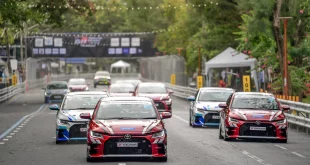 รถ Toyota Yaris ATIV HEV GR Sport หลายคันแข่งขันใน Challenge Cup บนสนามภูเก็ต