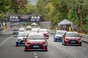 รถ Toyota Yaris ATIV HEV GR Sport หลายคันแข่งขันใน Challenge Cup บนสนามภูเก็ต