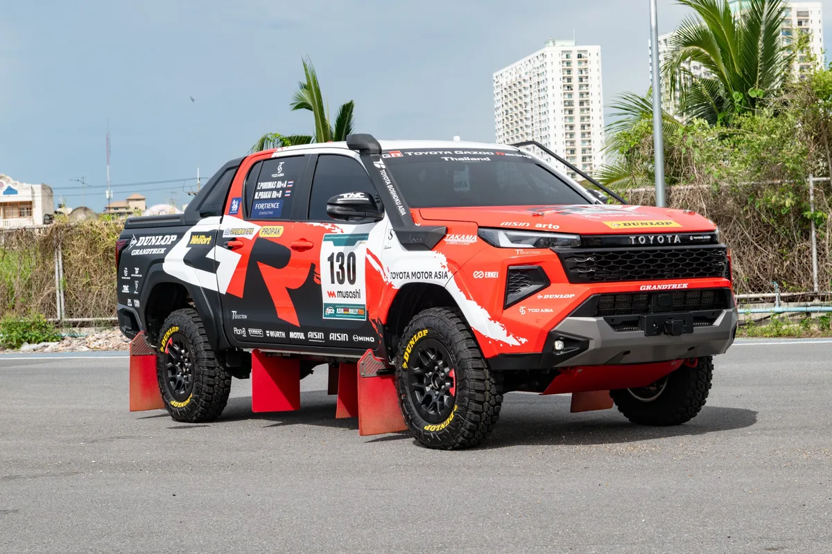 Hilux TRAVO หมายเลข 130 Toyota Hilux TRAVO หมายเลข 130 ของ TOYOTA GAZOO Racing Thailand