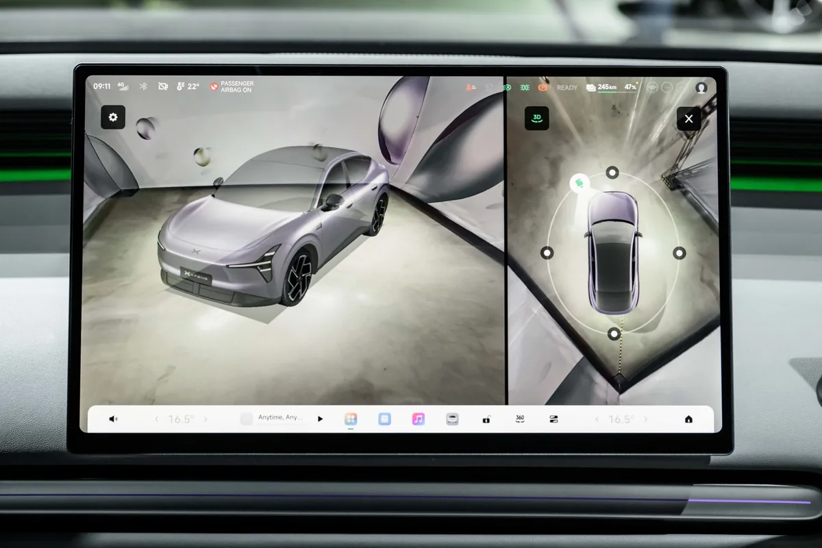 หน้าจอระบบช่วยจอด XPENG L03 หน้าจอกลาง THE NEW XPENG L03 แสดงภาพรอบคันและระบบช่วยจอดรถ