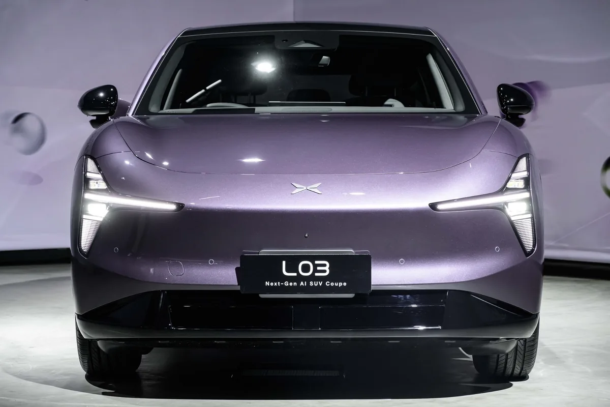 XPENG L03 มุมด้านหน้าตรง THE NEW XPENG L03 มุมด้านหน้าตรง พร้อมชุดไฟหน้า LED
