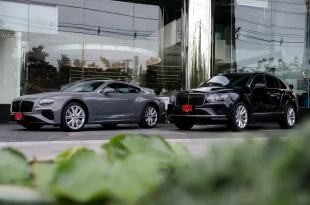 รถ Bentley Continental GT สีเทาและ Bentley Bentayga Hybrid สีดำจอดหน้าศูนย์ Bentley Bangkok