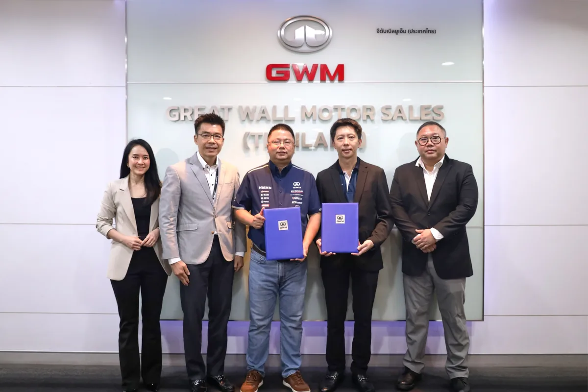 พิธีความร่วมมือ GWM Good Cat Good Price ผู้ร่วมพิธีถ่ายภาพร่วมกันพร้อมเอกสารความร่วมมือของ GWM ภายใต้แคมเปญ Good Cat Good Price