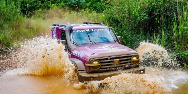 รถแข่ง GWM TANK 300 DIESEL ลุยทางน้ำระหว่างการแข่งขัน AXCR 2026