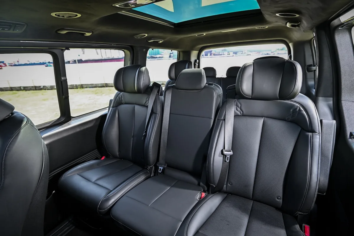 เบาะผู้โดยสาร Hyundai STARIA Hybrid เบาะผู้โดยสารภายใน Hyundai STARIA Hybrid พร้อมพื้นที่ห้องโดยสารและหลังคากระจก