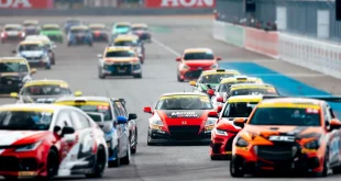 HONDA CR-Z หมายเลข 63 ของ Motor Expo Racing Team ขณะลงแข่งขันท่ามกลางรถหลายคันในศึก RAAT 2026