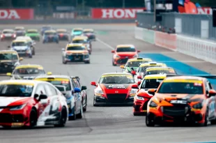 HONDA CR-Z หมายเลข 63 ของ Motor Expo Racing Team ขณะลงแข่งขันท่ามกลางรถหลายคันในศึก RAAT 2026