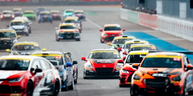 HONDA CR-Z หมายเลข 63 ของ Motor Expo Racing Team ขณะลงแข่งขันท่ามกลางรถหลายคันในศึก RAAT 2026