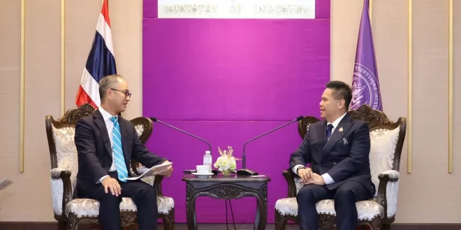 ผู้แทนนิสสันและกระทรวงอุตสาหกรรมนั่งหารือเกี่ยวกับทิศทางอุตสาหกรรมยานยนต์ไทย