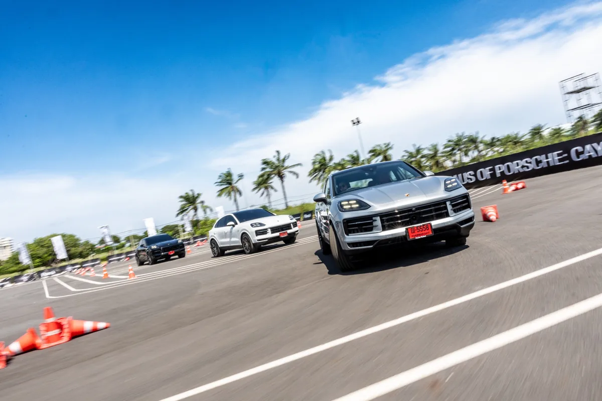 กิจกรรมทดลองขับ Porsche Cayenne Porsche Cayenne หลายคันระหว่างกิจกรรมทดลองขับภายในงาน Haus of Porsche: Cayenne Edition