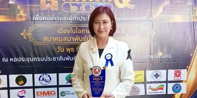 ผู้รับรางวัลถือโล่ฐานันดร 4 ประจำปี 2569 หน้าฉากพิธีมอบรางวัล