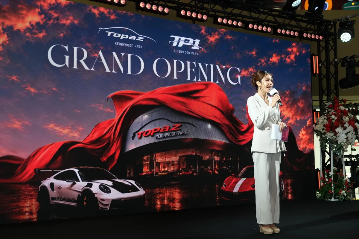 Grand Opening TOPAZ และ TP1 Reignwood Park บรรยากาศเวที Grand Opening TOPAZ และ TP1 Reignwood Park พร้อมผู้ดำเนินรายการบนเวที