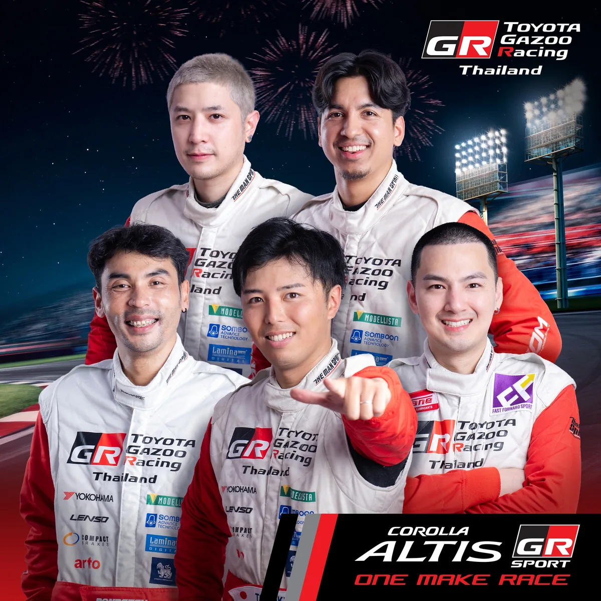 นักแข่ง Corolla ALTIS GR Sport One Make Race นักแข่ง Toyota Gazoo Racing Thailand ในรุ่น Corolla ALTIS GR Sport One Make Race ถ่ายรวมบนกราฟิกประชาสัมพันธ์
