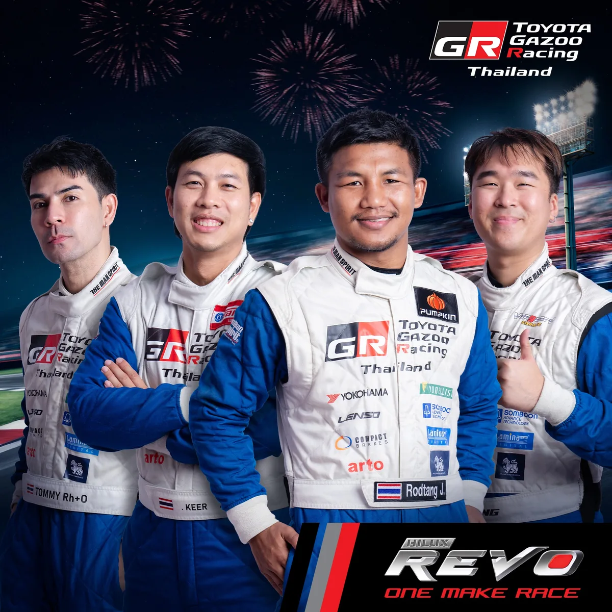 นักแข่ง Hilux REVO One Make Race นักแข่ง Toyota Gazoo Racing Thailand ในรุ่น Hilux REVO One Make Race ถ่ายรวมบนกราฟิกประชาสัมพันธ์