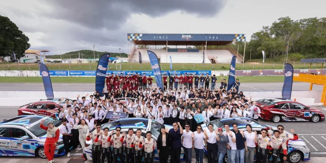 ผู้เข้าร่วม Toyota Young Engineer Car Contest Season 2 ถ่ายภาพร่วมกับรถ Yaris ATIV HEV Challenge Cup ที่ BIRA Circuit