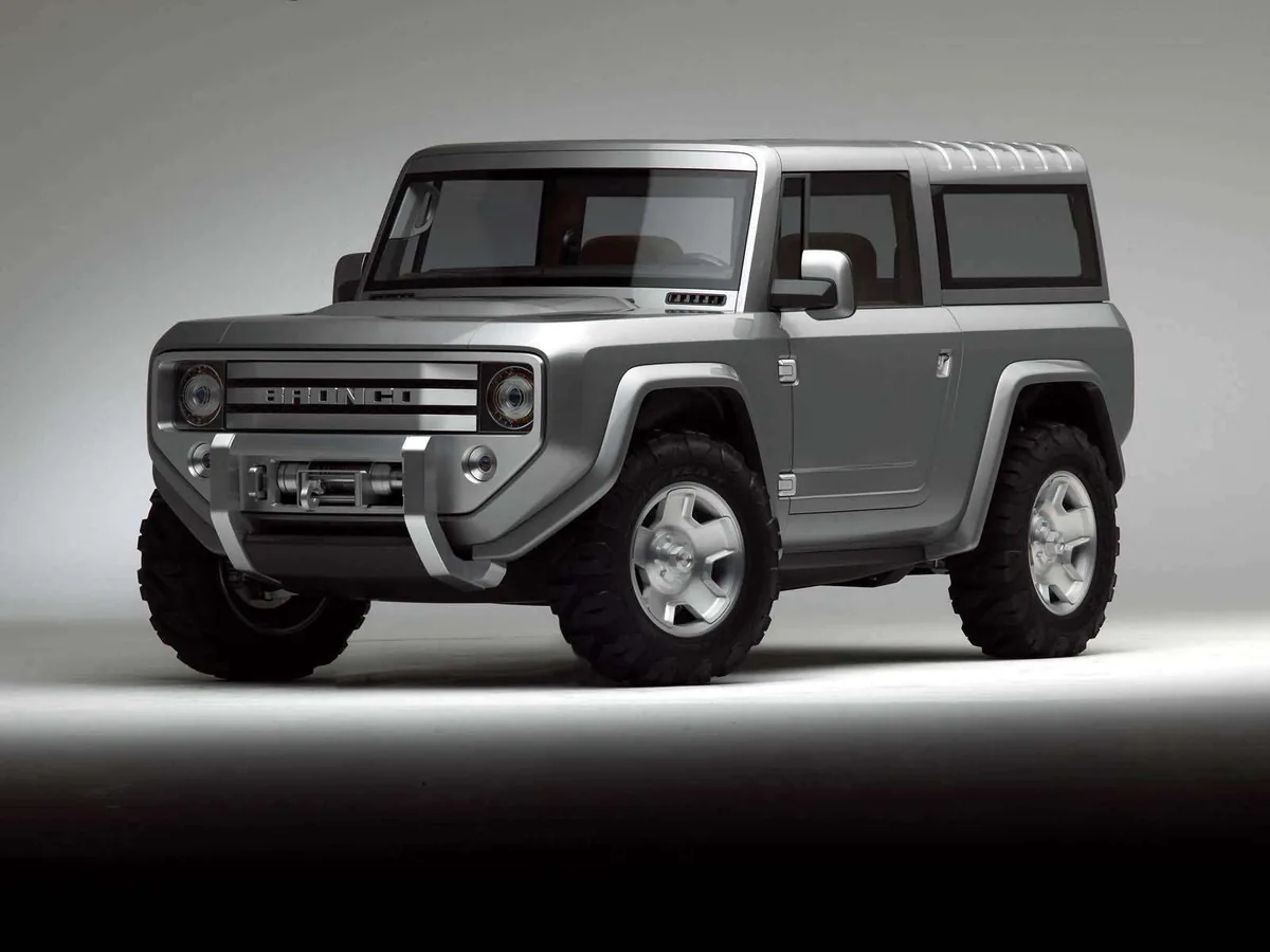 Ford Bronco Concept ปี 2004 สีเงิน มุมหน้าเฉียง Ford Bronco Concept ปี 2004 สีเงิน มุมหน้าเฉียง