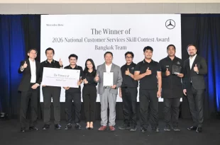 ทีมงานและผู้ร่วมพิธีรับรางวัล Bangkok Team จากการแข่งขันบริการลูกค้า Mercedes-Benz ปี 2026