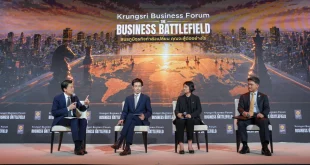 ผู้ร่วมเสวนา 4 คนบนเวที Krungsri Business Forum ภายใต้หัวข้อ The Business Battlefield