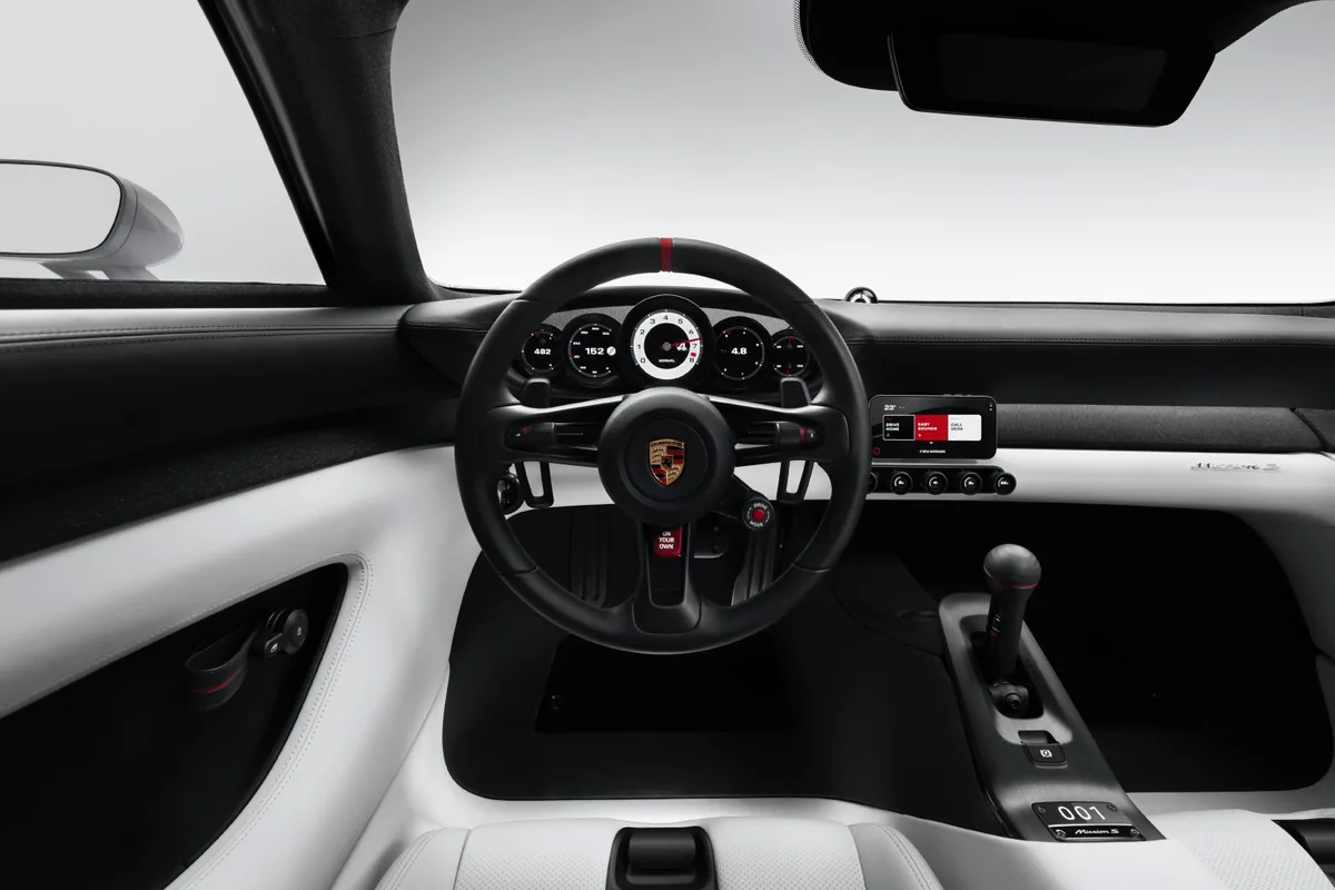 Porsche Mission S พวงมาลัยและมาตรวัด ห้องโดยสาร Porsche Mission S มุมผู้ขับขี่ เห็นพวงมาลัย มาตรวัดทรงกลม และชุดควบคุมบนแผงหน้าปัด
