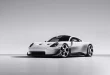 Porsche Mission S รถสปอร์ตต้นแบบสีขาวในสตูดิโอ มุมหน้าเฉียง เห็นไฟหน้า ซุ้มล้อ และตัวถังทรงเตี้ย