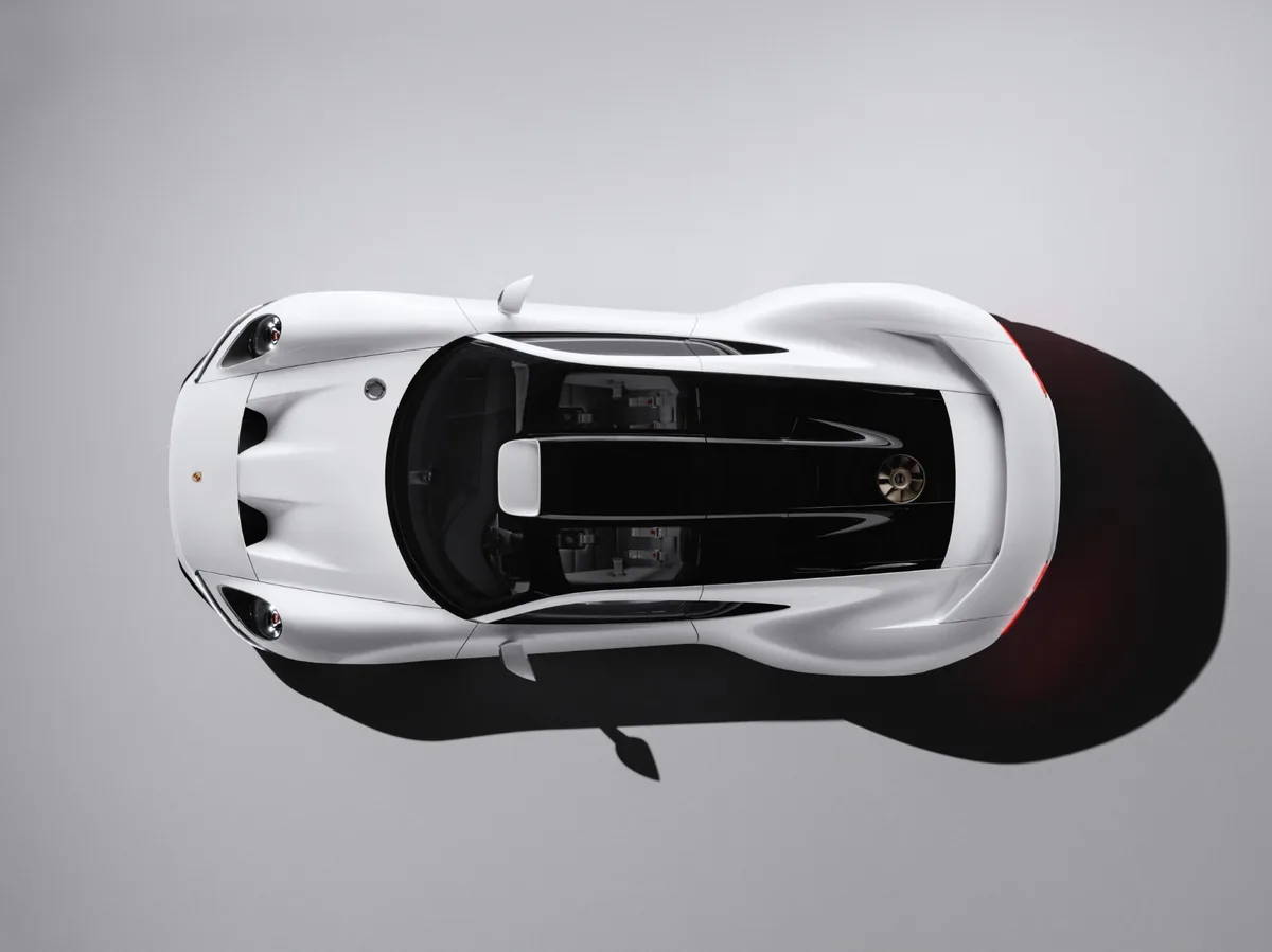 Porsche Mission S มุมมองจากด้านบน ภาพมุมสูงด้านบนของ Porsche Mission S สีขาว เผยรูปทรงหลังคา กระจกห้องโดยสาร และเส้นสายตัวถัง