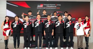 ภาพหมู่ผู้เข้าร่วมงานและผู้ได้รับรางวัลบนเวที Toyota Gazoo Racing Thailand Esports GT Championship 2026