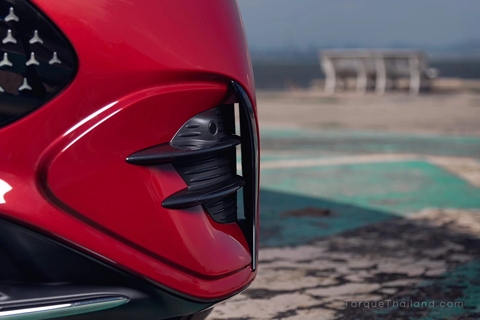 ช่องระบายอากาศด้านข้างกันชนหน้า Mercedes-Benz CLA250+ สำหรับสร้างม่านอากาศปิดกระแสลมปั่นป่วนจากล้อ