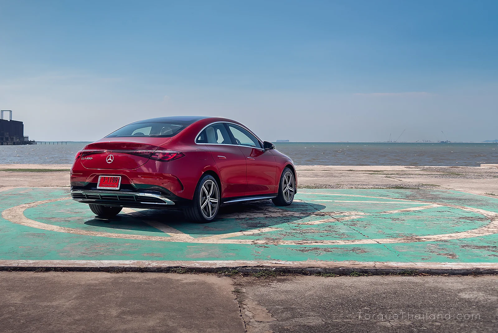 รถ Mercedes-Benz CLA250+ ท้ายเฉียง หลังคาลาดสไตล์คูเป้และประตูไร้กรอบบนแพลตฟอร์ม MMA ใหม่